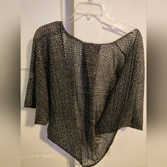 Black & Gold Scalloped short Sleeves with open front. - Picture 1 of 9